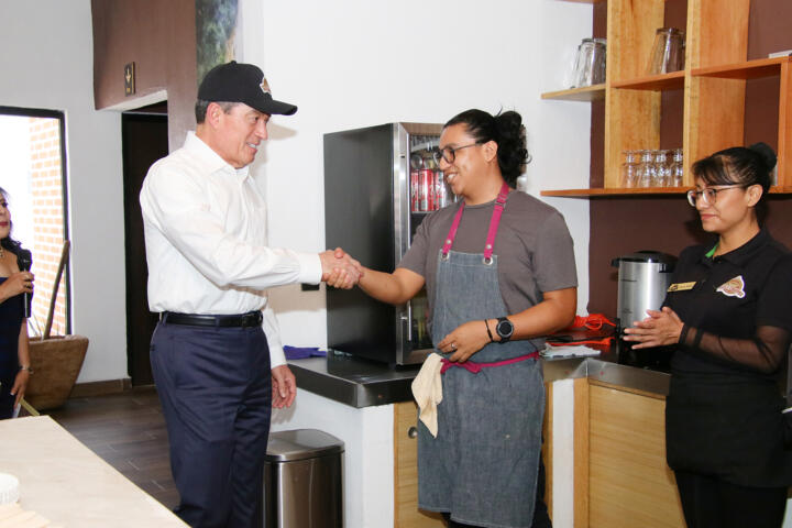 En Berriozábal, Rutilio Escandón inaugura la segunda Cafetería Marca Chiapas