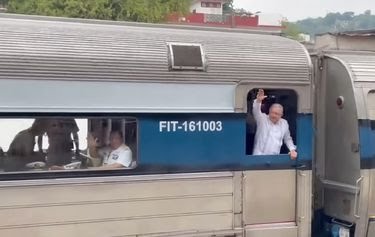 Realiza presidente AMLO recorrido de prueba del Tren Transístmico