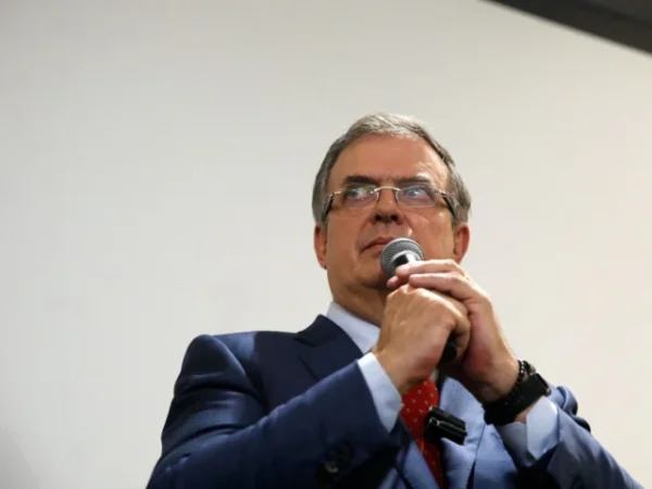 Ebrard Considera Dejar Morena tras Disputa por Candidatura Presidencial