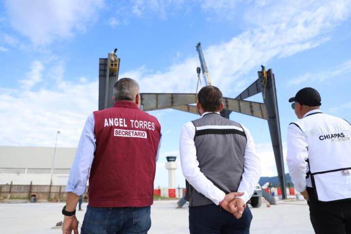 Avanza instalación de estructura en Hangar de Carga en el AIAAC: Ángel Torres