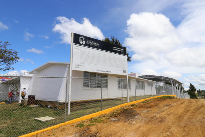 Inaugura Rutilio Escandón Unidad Deportiva del municipio de Chanal