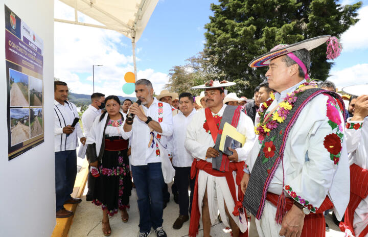 En Huixtán, Rutilio Escandón inaugura pavimentación de calles en la localidad de Lázaro Cárdenas Chilil
