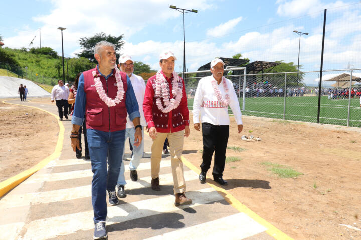 Rutilio Escandón inaugura construcción de Unidad Deportiva en Venustiano Carranza; cumple demanda añeja