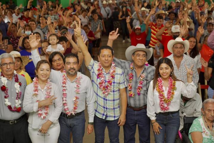 Ante más de mil campesinos, Llaven Abarca se compromete a trabajar a favor del pueblo de Chiapas
