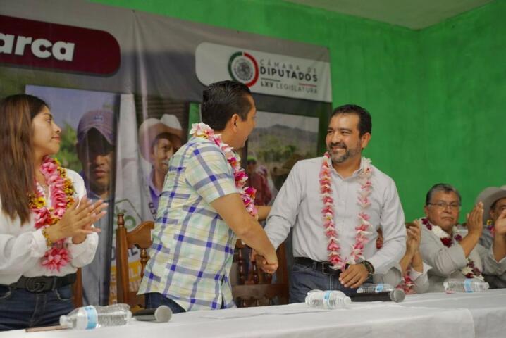 Ante más de mil campesinos, Llaven Abarca se compromete a trabajar a favor del pueblo de Chiapas