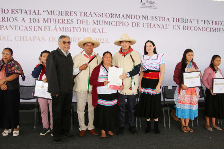 Rutilio Escandón entrega Premio Estatal “Mujeres Transformando Nuestra Tierra” y títulos agrarios