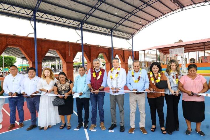 En Acala, Rutilio Escandón inaugura el Parque Central y entrega mil paquetes para mejoramiento de vivienda