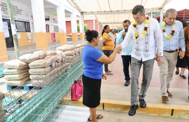 En Acala, Rutilio Escandón inaugura el Parque Central y entrega mil paquetes para mejoramiento de vivienda