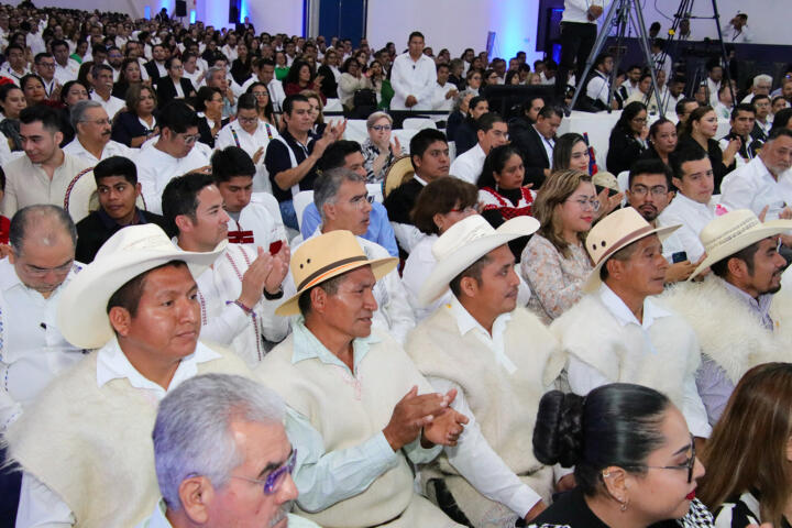 Rutilio Escandón asiste al Primer Informe de Actividades del Rector de la Universidad Autónoma de Chiapas