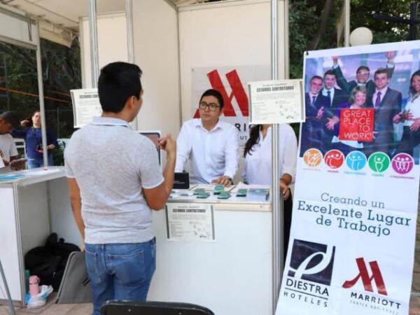 Con más de mil vacantes arrancó este jueves 9 de Noviembre la 8ª Feria del Empleo organizada por el Ayuntamiento de Tuxtla Gutiérrez