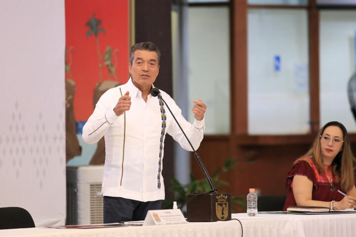 Chiapas va bien porque mantenemos una administración pública ordenada y transparente: Rutilio Escandón
