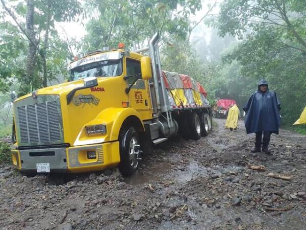 Mantiene SSyPC dispositivos de seguridad vial en tramos carreteros por lluvias en Chiapas