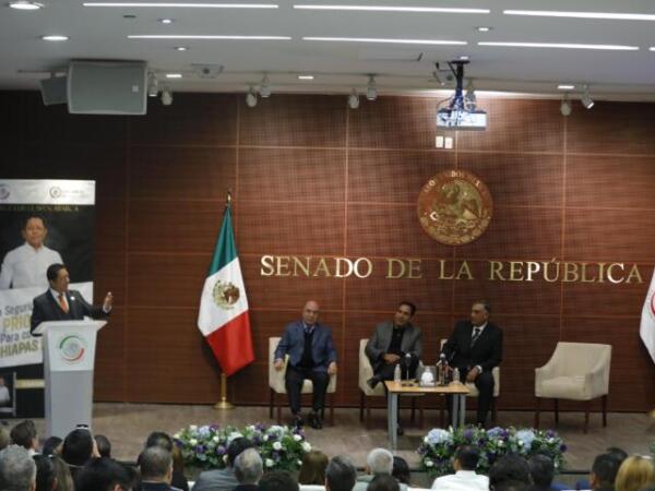 Llaven Abarca presenta en el Senado su libro “Chiapas: la seguridad que todos queremos”