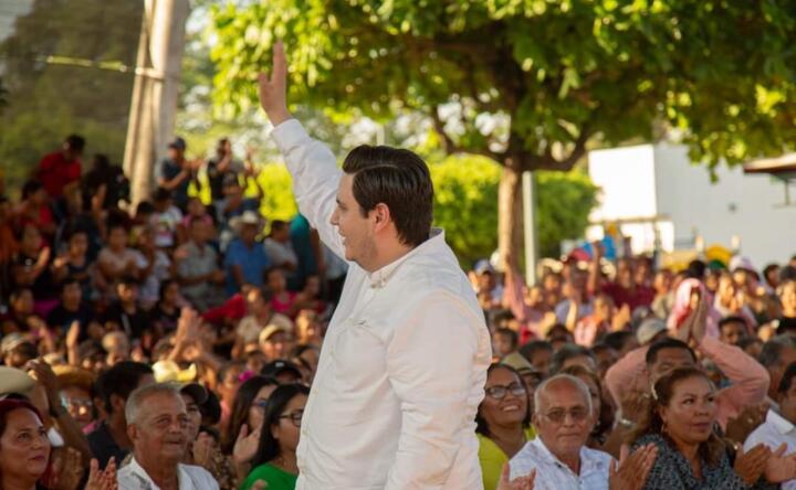 Reconoce Carlos Molina el impulso a la obra pública; rubro que suma al desarrollo del país