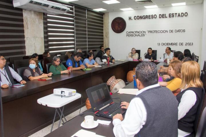 Participan trabajadores del Congreso del Estado en curso: “Protección de Datos Personales”