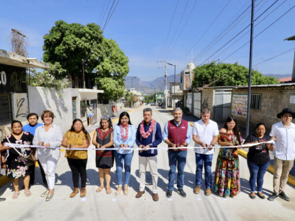 Inaugura Rutilio Escandón pavimentación de calles en la colonia El Salvador, de Tuxtla Gutiérrez