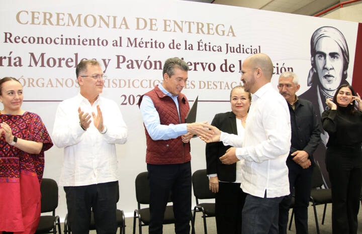 Entrega Rutilio Escandón reconocimiento al Mérito de la Ética Judicial “José María Morelos y Pavón, Siervo de la Nación”