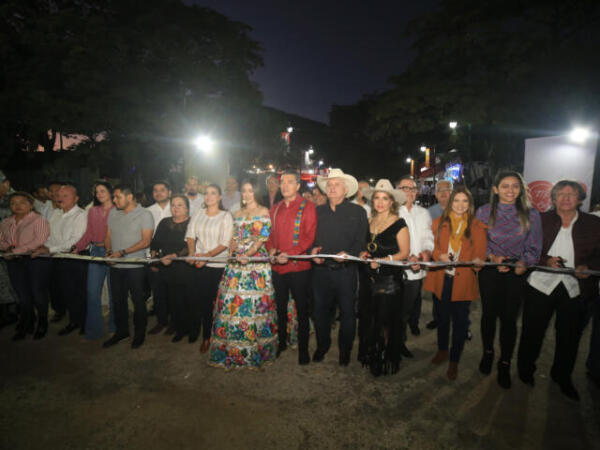 Junto a las familias chiapanecas, Rutilio Escandón inaugura la Feria Chiapas 2023