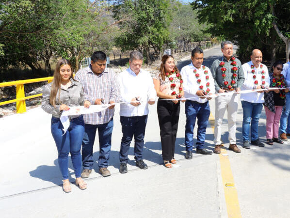 En Tzimol, Rutilio Escandón beneficia al ejido Dr. Manuel Velasco Suárez, con nuevo puente