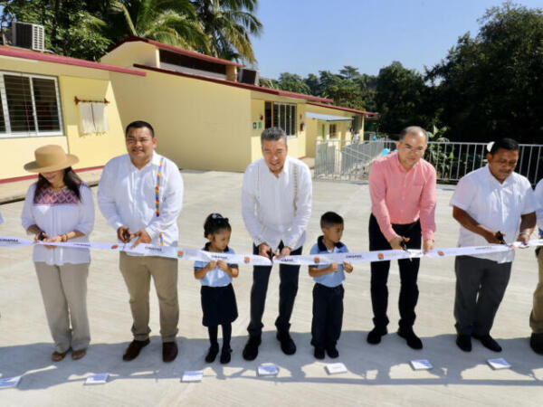 Inaugura Rutilio Escandón espacios educativos en la localidad Nueva Esperanza, de Palenque