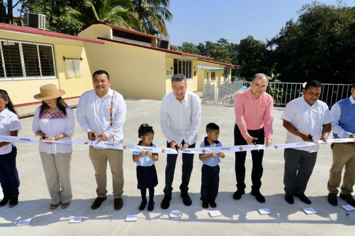 Inaugura Rutilio Escandón espacios educativos en la localidad Nueva Esperanza, de Palenque