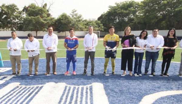 Rutilio Escandón inaugura cancha de futbol en el Cobach 13 de Tuxtla Gutiérrez