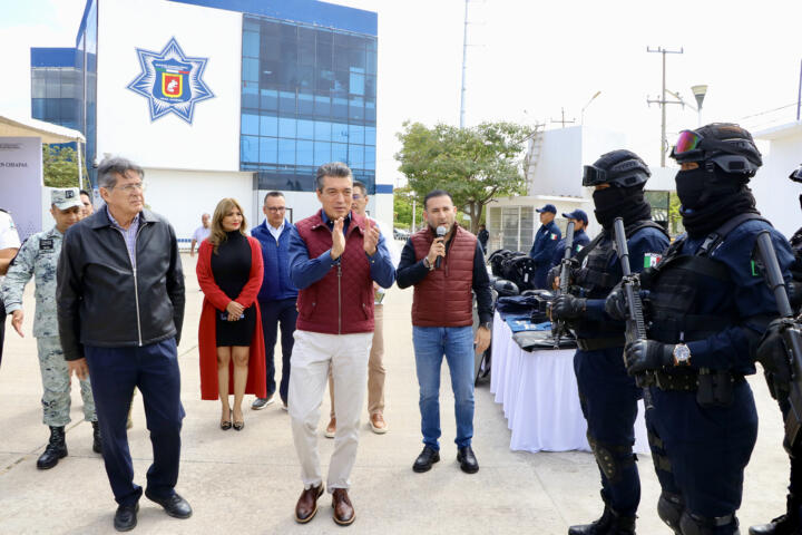 Entrega Rutilio Escandón patrullas, motopatrullas y equipamiento a Policía Municipal de Tuxtla Gutiérrez