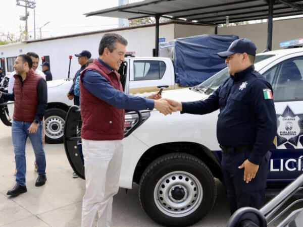 Entrega Rutilio Escandón patrullas, motopatrullas y equipamiento a Policía Municipal de Tuxtla Gutiérrez