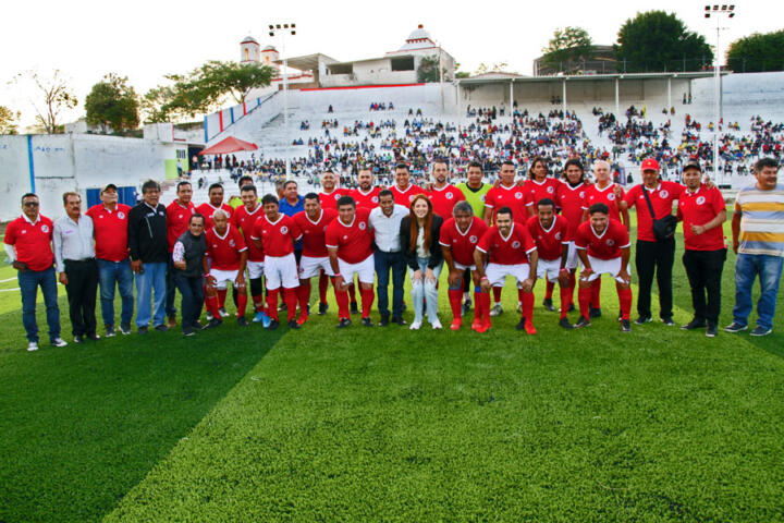 Tania Robles reinaugura el estadio “Flor del Sospó”