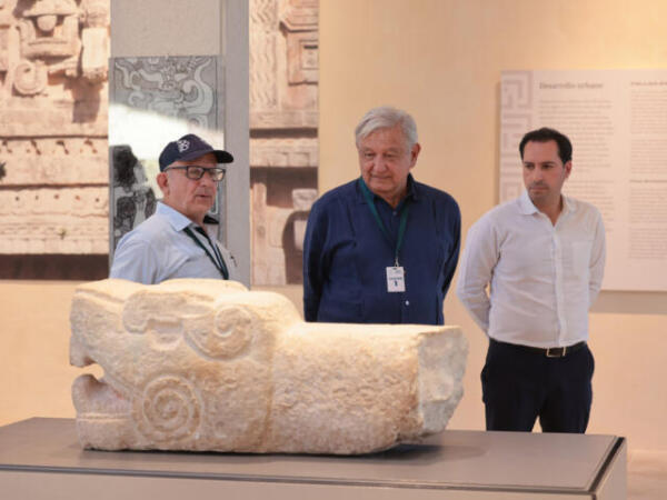 Acompaña Rutilio Escandón al presidente AMLO a inauguración del Gran Museo de Chichen-Itzá