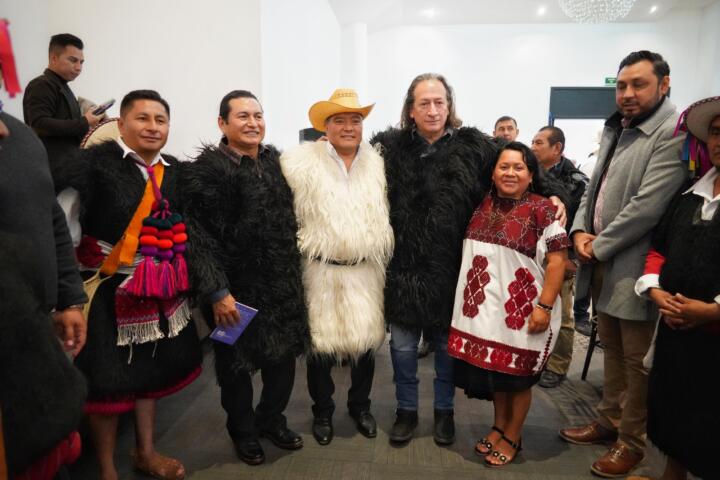 Representantes de 30 Municipios Indígenas se se reúnen con Antonio Santos