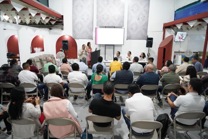 Celebran reunión de estructuras distritales de Morena con Antonio Santos y Juan Hugo de la Rosa