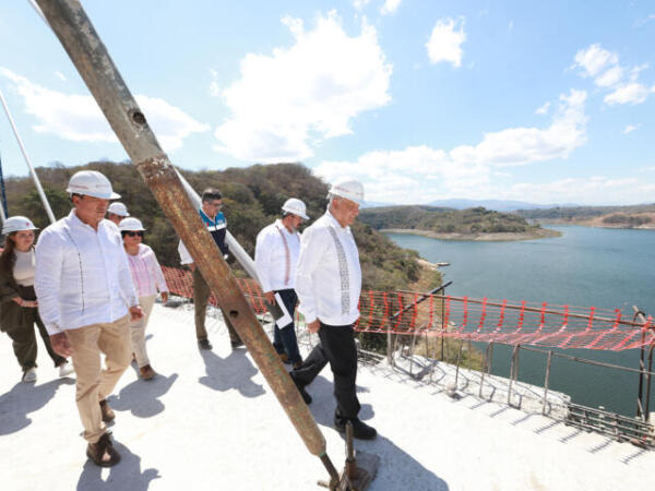 Rutilio Escandón acompaña a AMLO en sobrevuelo y supervisión de puentes La Concordia y Rizo de Oro