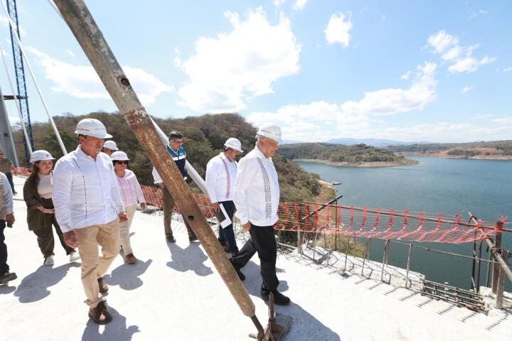 Rutilio Escandón acompaña a AMLO en sobrevuelo y supervisión de puentes La Concordia y Rizo de Oro