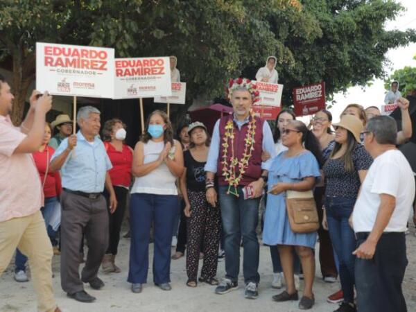 Angel Torres acerca mensaje de Morena en apoyo a Eduardo Ramírez, en la colonia San Pedro Progresivo