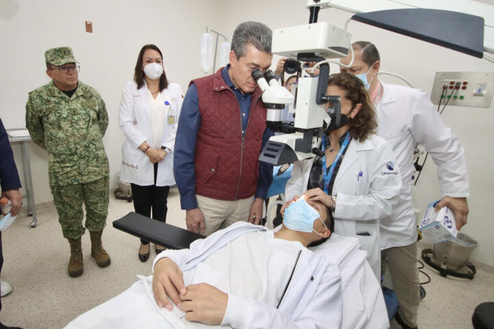 Rutilio Escandón entrega equipo médico para fortalecer acciones contra enfermedades visuales y respiratorias