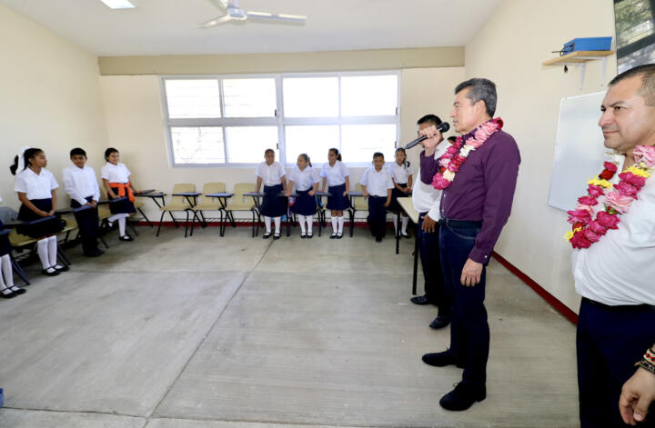 Inaugura Rutilio Escandón aulas en la Primaria Lisandro Calderón Hernández de Ocozocoautla