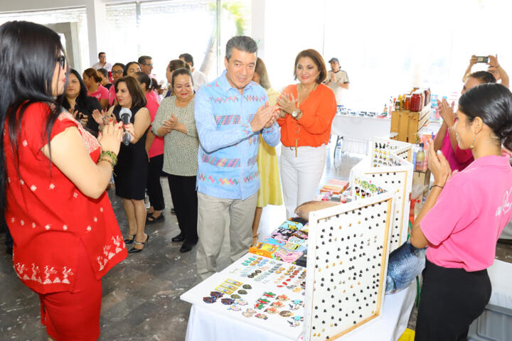 En Tapachula, beneficia Rutilio Escandón a mujeres con microcréditos “Semillas de Autonomía”