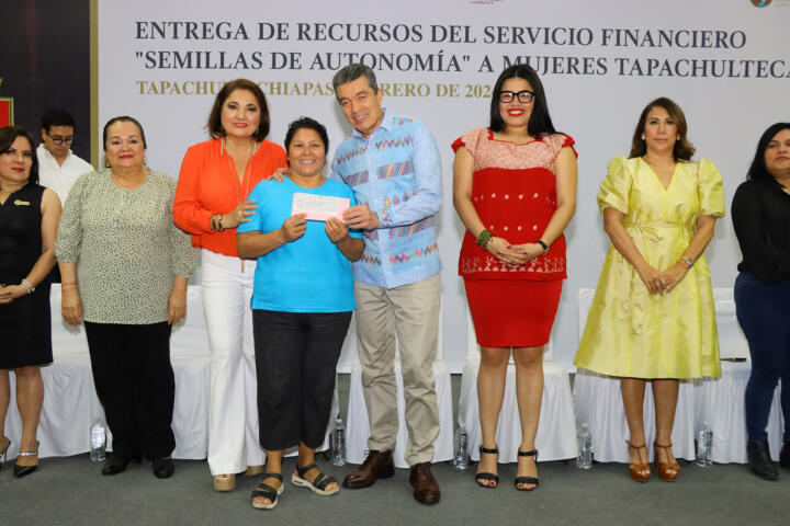 En Tapachula, beneficia Rutilio Escandón a mujeres con microcréditos “Semillas de Autonomía”