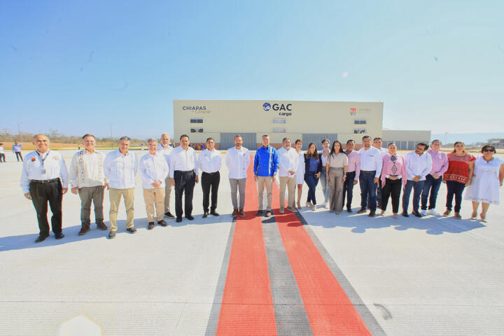 Rutilio Escandón inaugura la Plataforma y Hangar de Carga del Aeropuerto Internacional Ángel Albino Corzo