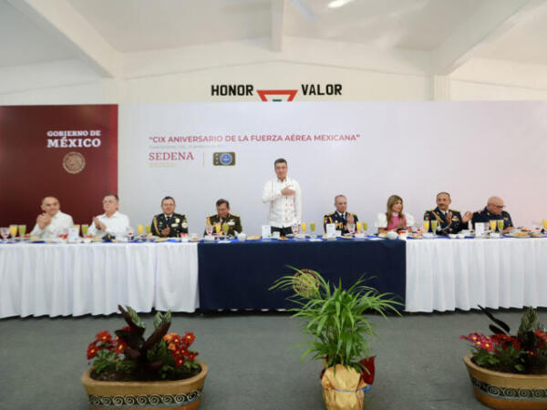 Asiste Rutilio Escandón a Ceremonia de Conmemoración del 109 Aniversario de la Fuerza Aérea Mexicana