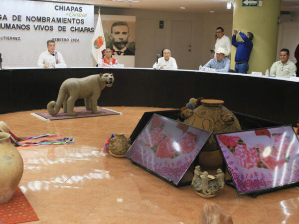 Rutilio Escandón entrega nombramientos Tesoros Humanos Vivos de Chiapas