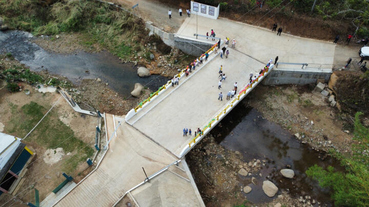 Beneficia Rutilio Escandón con construcción de puente vial a habitantes de Escuintla