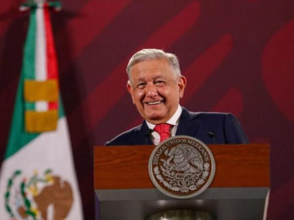 Asegura presidente López Obrador que no se cerrará ninguna refinería del país
