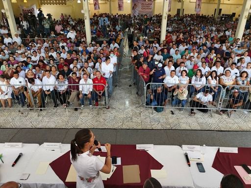 “Quiero ser recordada, como la presidenta de la educación pública”: Claudia Sheinbaum ante más de 1500 maestros y maestras de Campeche