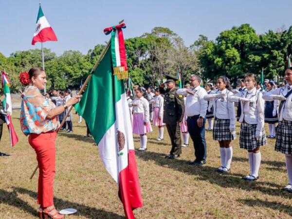 Asiste Gladiola Soto a abanderamiento de escoltas En Zona Militar de Tapachula
