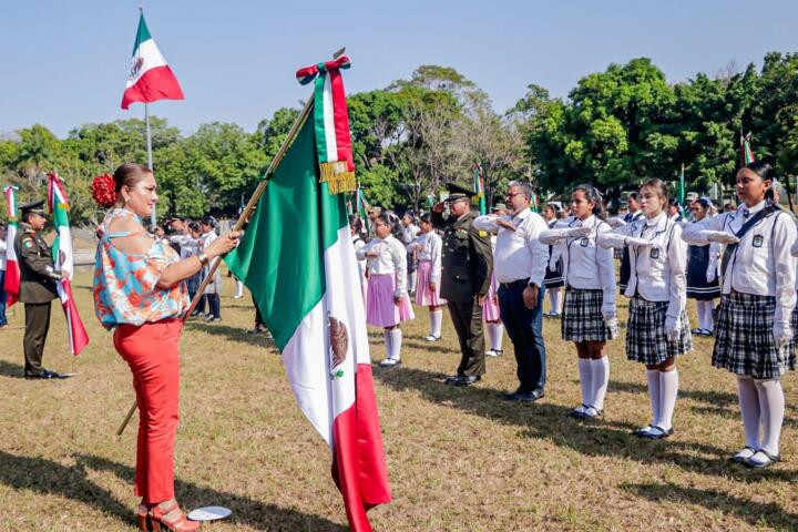 Asiste Gladiola Soto a abanderamiento de escoltas En Zona Militar de Tapachula