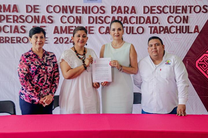 Ayuntamiento atestigua firma de convenio para descuentos a personas con discapacidad en Tapachula