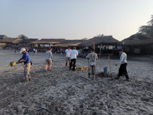 Protección Civil instala boyas preventivas en playa San Benito