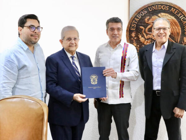 Gobernador recibe visita del Embajador de Panamá en México